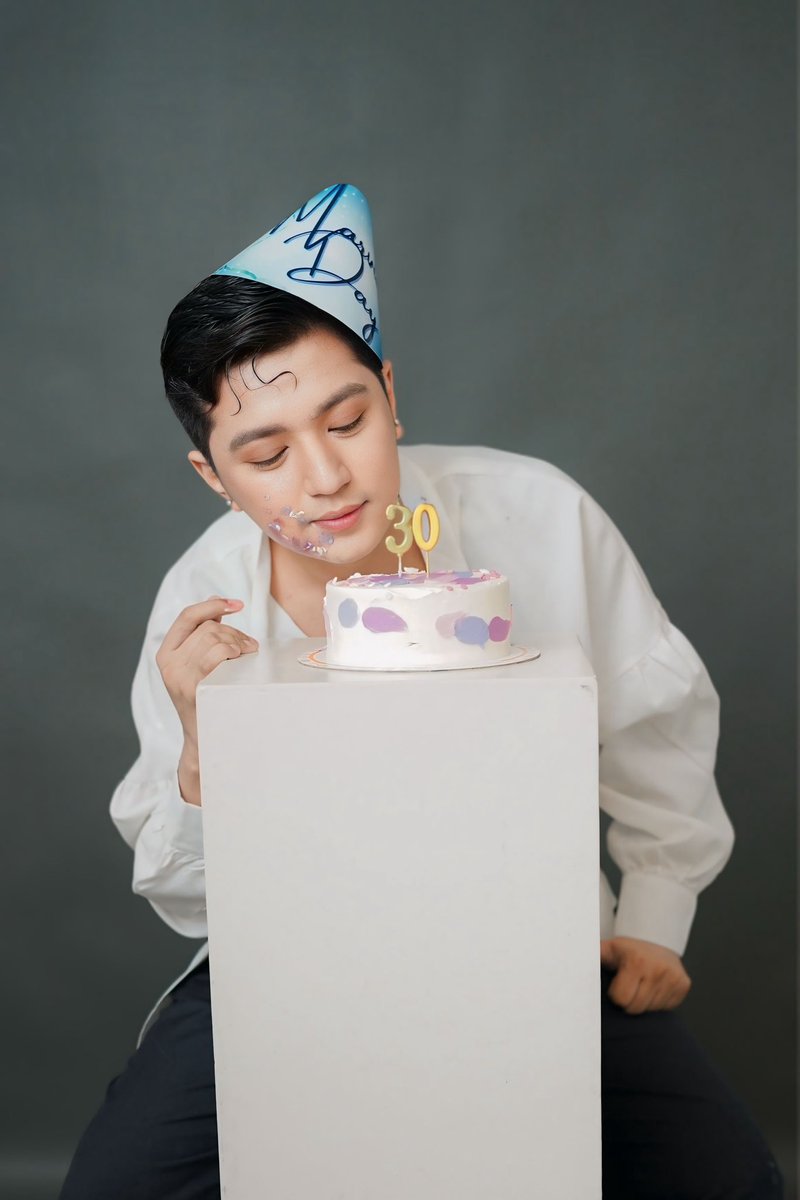 mharvzolivarez's tweet photo. Hard launch of my 30s era ✨🎂 https://t.co/N6j0hfUBIw
