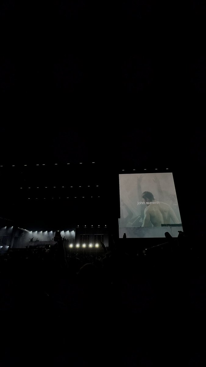 matt_arre's tweet image. i’m already having withdraws from @johnsummit set holy fuck that man is INSANEEE