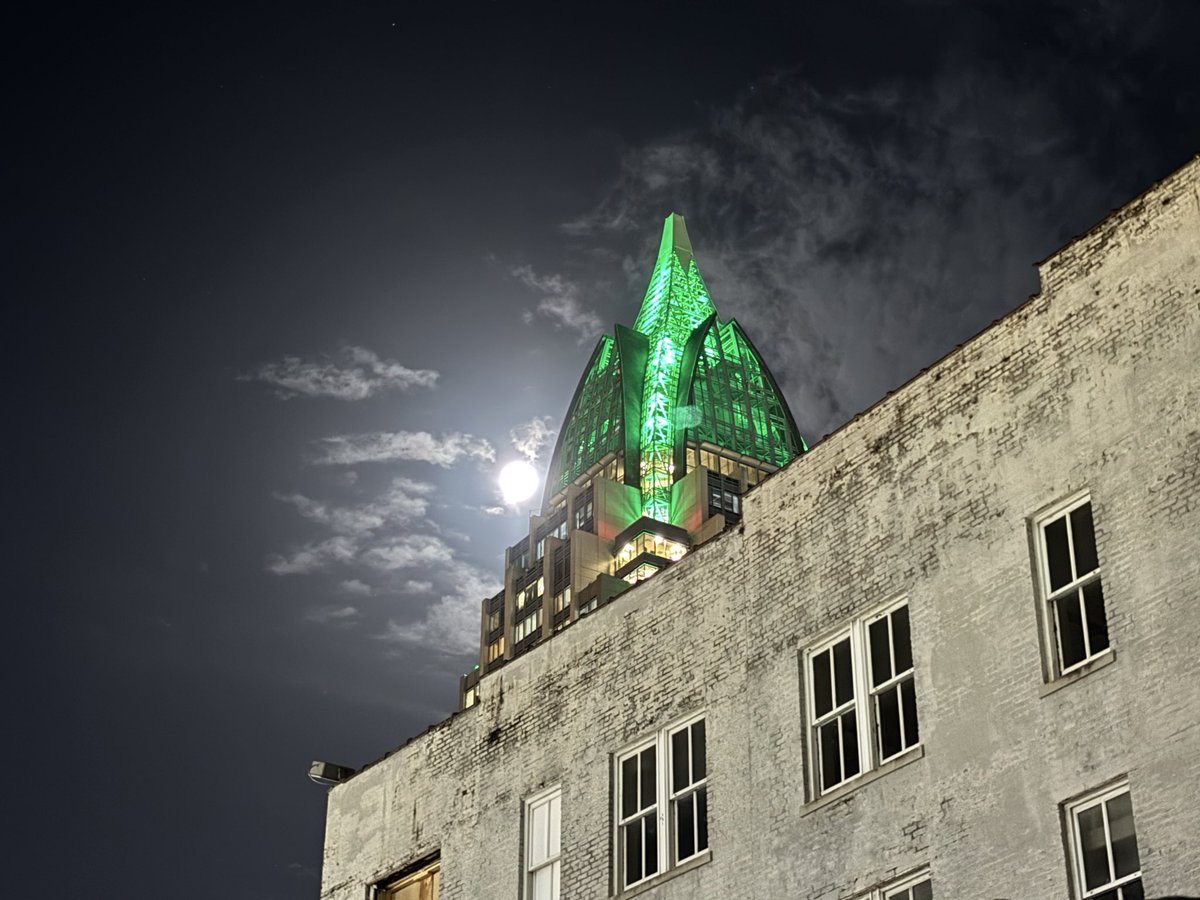Beautiful Harvest Moon in downtown Mobile tonight.  <a href="/spann/">James Spann</a> <a href="/JoshWeather/">Josh Johnson</a>