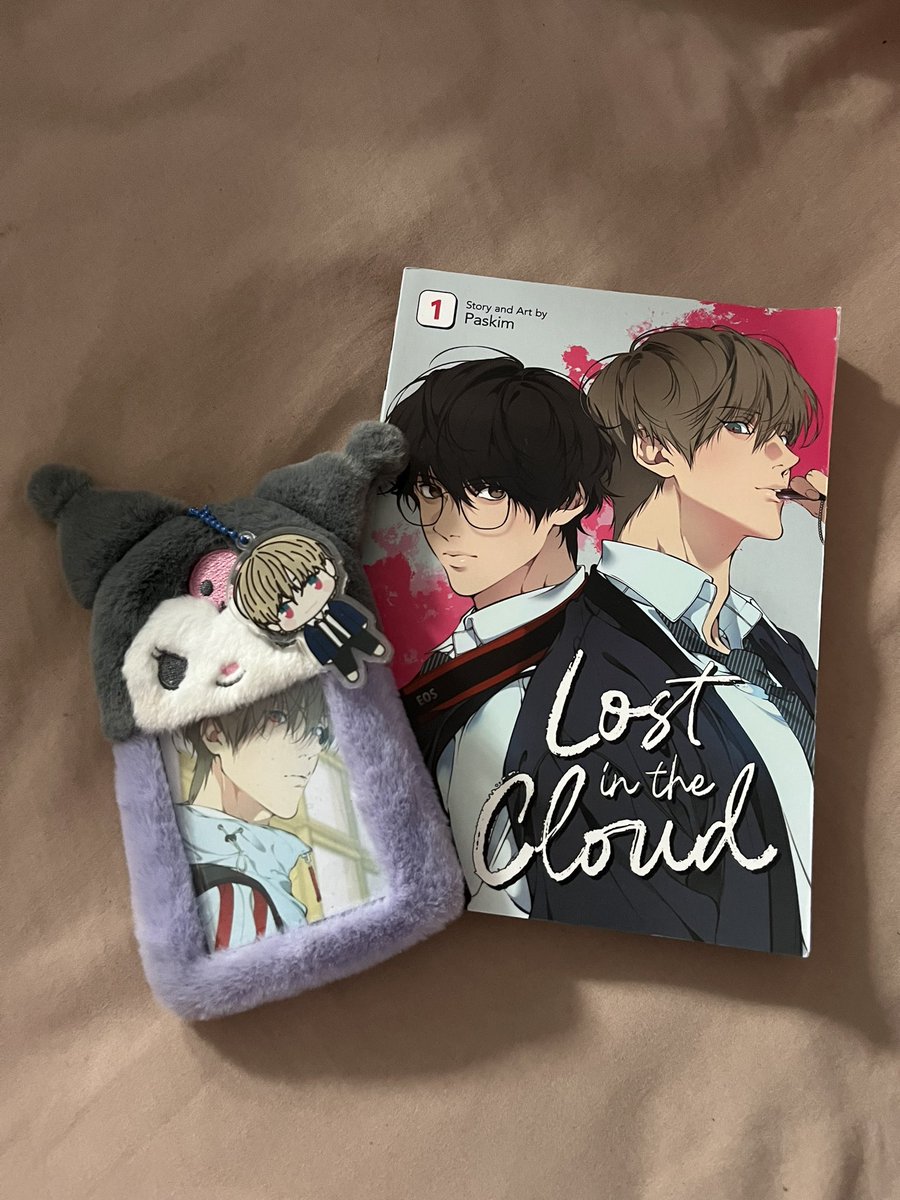softyymisa's tweet photo. i found vol 1 at barnes &amp; noble. i finally have my hands on one 🥹🙏🏻 #Lostinthecloud #LITC https://t.co/s8fmNgcN9d