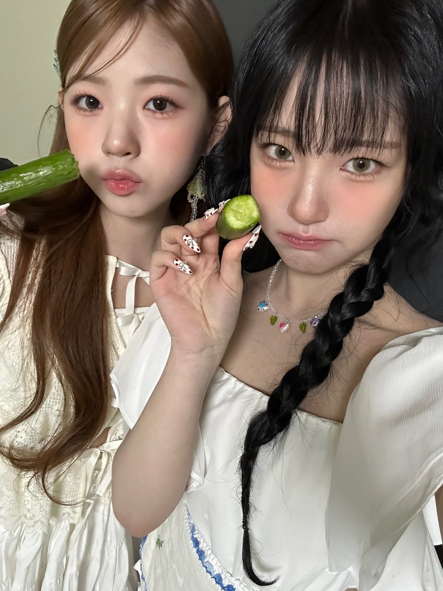 UNIS_offcl's tweet image. 내 칭구 윤아🥔 생일축하해~~🎉🤭💕

#UNIS #유니스 
#YUNHA #방윤하