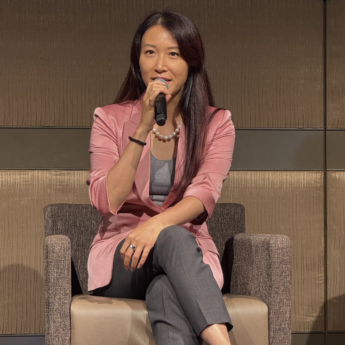 colecameron's tweet photo. Scarlett Chen, Managing Partner at @VergeHealthTech 🇸🇬, talked about how their investments target innovations in digital health, diagnostics, and access to care, especially in emerging Asia markets. @T4ISummit - 🚀 #Tech4ImpactSummit 🇯🇵 https://t.co/8lhMzlHGHq