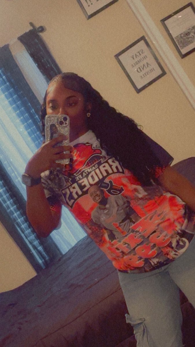 Msprettypee tweet picture