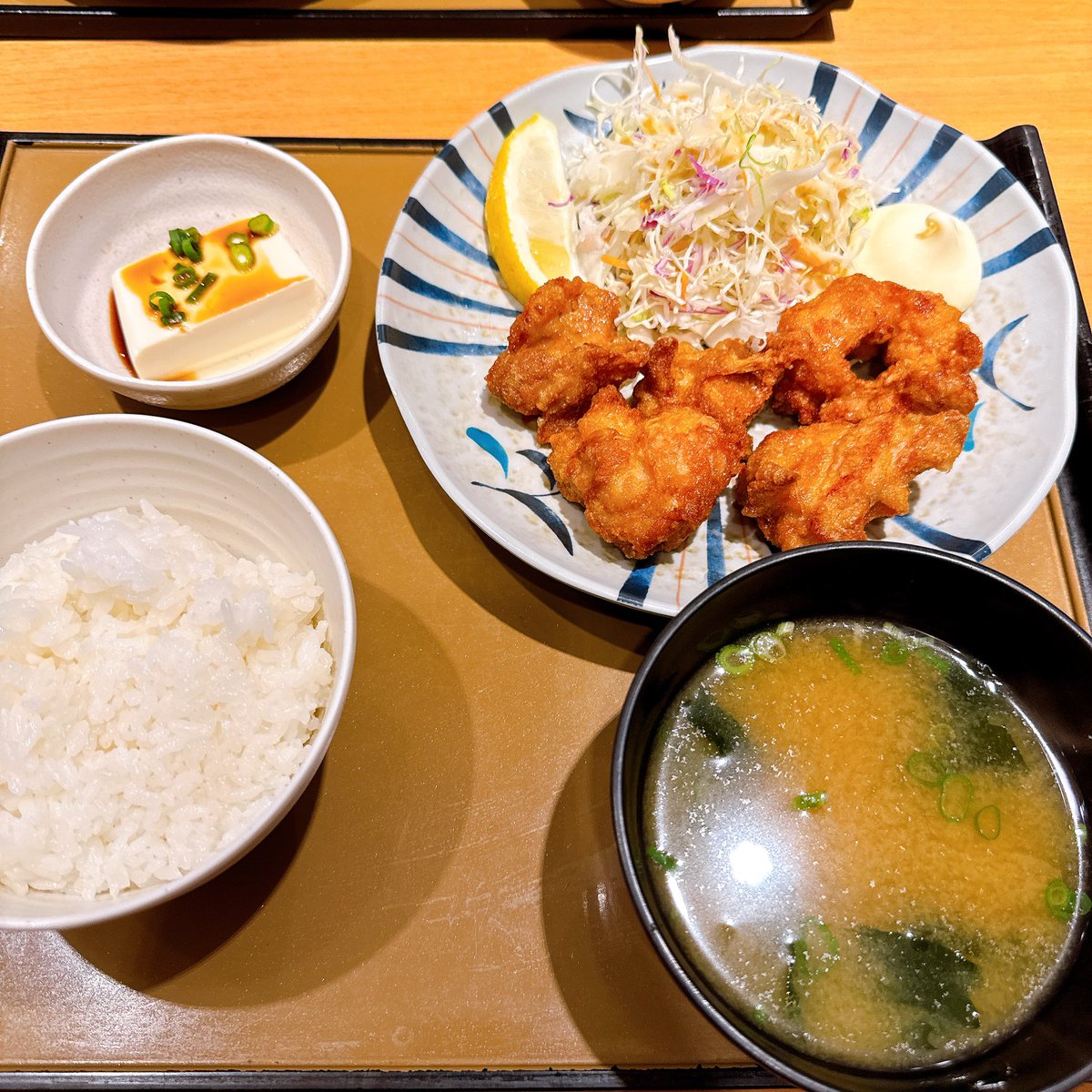 x___MASH___x's tweet photo. やよい軒なぅ!
なんやかんやで
から揚げ定食😋
#やよい軒
#なぅ使う界隈
#MASH_ breakfast https://t.co/wQKwKdhptk