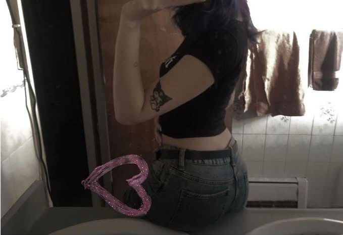 kuromivampirex's tweet photo. I’m literally two different fonts 🖤🩷 https://t.co/ewPcO5U8OW