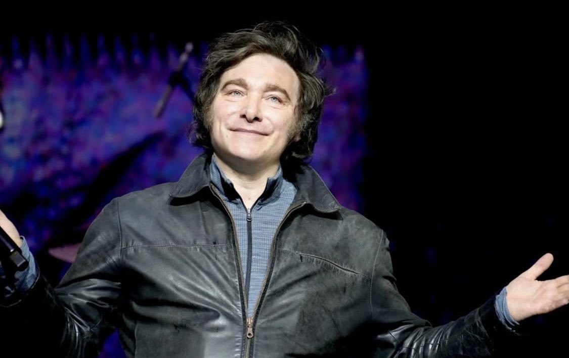 El mejor presidente y cantante de la historia.

CIAO!!