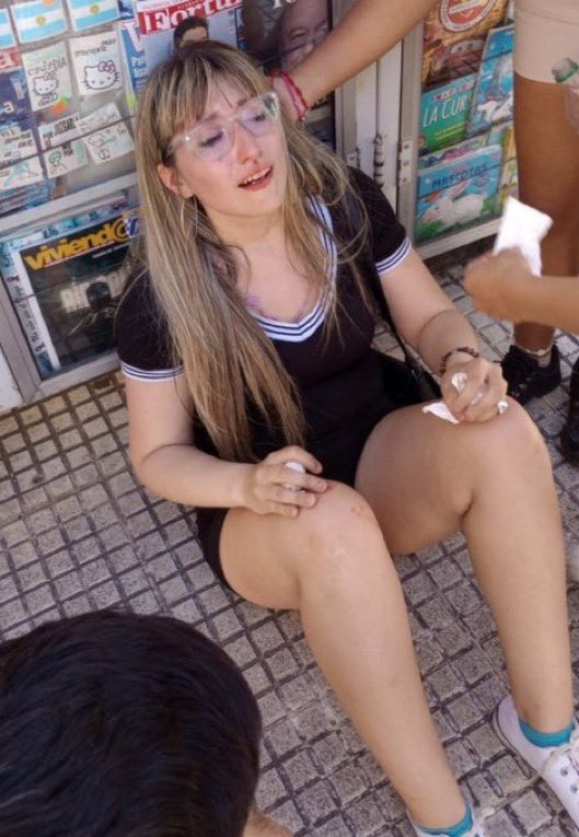 Una mujer peronista puede ir a un acto de LLA y estar segura.

Ahora si es al revés termina pasando esto.