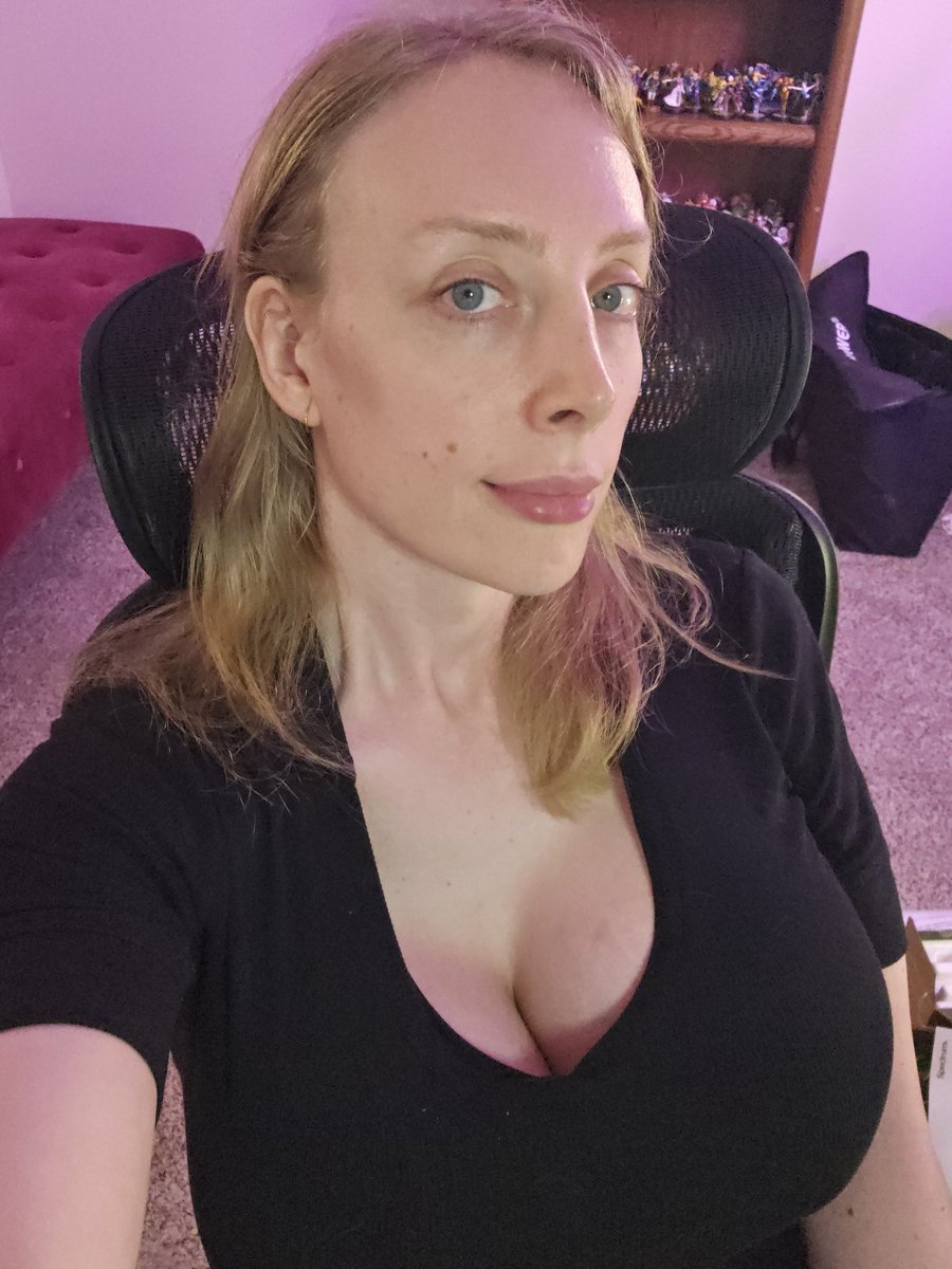 LyraLoreModel's tweet image. Want to watch me learn how to play video games after four days of camping?