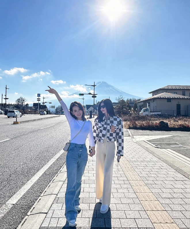 久しぶりに姉と遊びに来られて、こんなに綺麗な景色が見られて本当に幸せ✨この日差しと富士山、最高のコンビネーション❤️