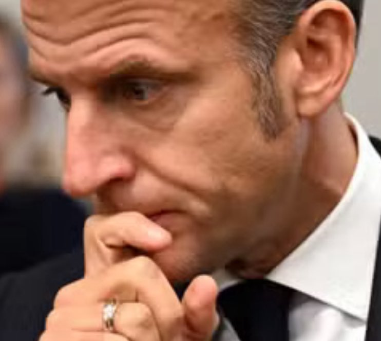 Resistance_SM's tweet image. 🚨🇫🇷🫵Qu’attendez-vous, l’armée, les forces de l’ordre, les politiques, pour neutraliser cet individu d’une extrême dangerosité qui met en péril le peuple et la France entière par ses actes irresponsables et antidémocratiques ?

La trahison est flagrante lorsque le Président de…