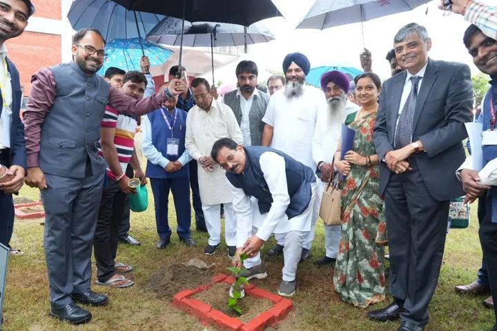 shellaysandhu's tweet photo. Yesterday, I had the privilege of attending the 5th International Conference on Recent Advances in Bio-Energy Research at Sardar Swaran Singh National Institute of Bio-Energy in Kapurthala, where Honorable Shripad Naik  delivered a keynote address. 
@BJP4Punjab @BJP4India https://t.co/xV1R04x2mn