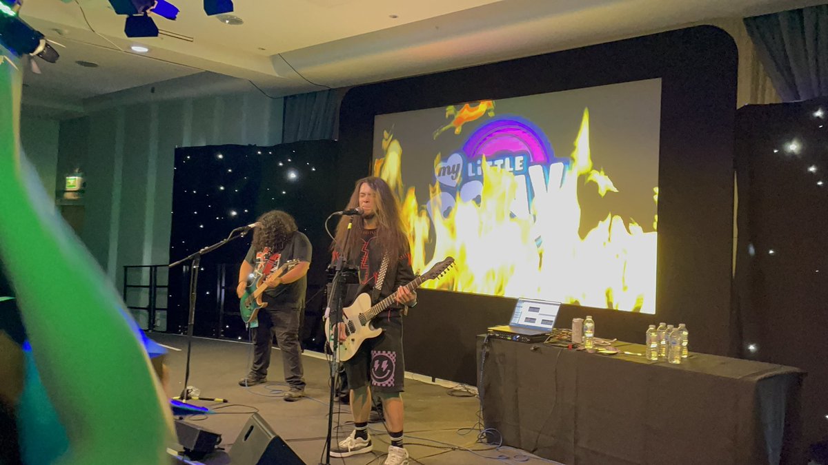 Ace Swift tweet media