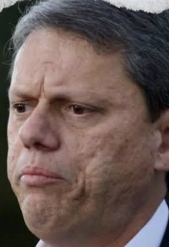 "Quando começarem a falsificar Coca-cola, eu vou me preocupar". 
A declaração de Tarcisio de Freitas é a síntese perfeita de quem é o governador de SP: lacrador cretino, inepto, sem o menor senso de estadismo. Ou seja, uma cópia barata de Jair Bolsonaro.