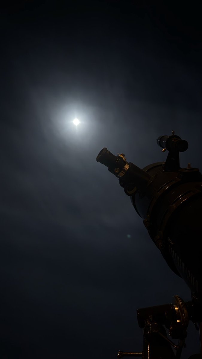 nczx11's tweet photo. Haloed supermoon tonight https://t.co/zUxjJFIY6j