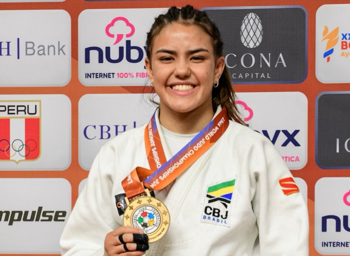 Há alguns dias, Maria Portela, técnica da seleção cadete, viu Clarice Vallim ser campeã mundial U18 na -70kg, seu antigo peso.

Já ontem, Erika Miranda, técnica da U21, viu Nicole Marques ser campeã mundial na -52kg, também o peso em que lutou na carreira

 Legal Demais 🇧🇷🥋❤️