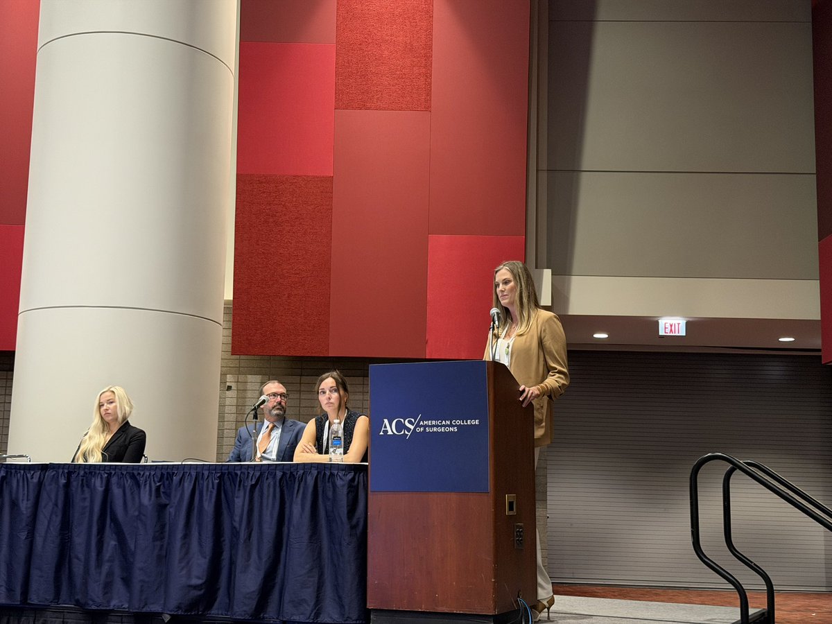 alisamae's tweet photo. Great foregut session on PEH repair @ #ACSCC2025. 

@houghton_dr gave a great talk on difficult cruroplasty. 

1. Use your tools (⬇️pneumo, mesh, relaxing incision…) 
2. Experience matters - should be done in high volume centers
3. Defect shape may predict success of closure https://t.co/gKETjeabq9