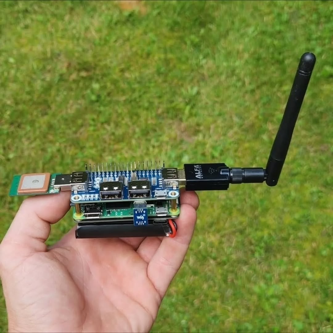 ebokify's tweet image. Wardriving device with Pi Zero 2W, Pi Sugar battery and GPS module

🔥 Top 6 Raspberry Pi eBooks for $20 V1
ebokify.com/top-6-raspberr…

#raspberrypi #raspberrypi5 #rpi5 #raspberrypipico #raspberrypizero #raspberrypi4 #raspberrypi3 #raspberrypi4b #RP2350 #IoT #IoTProjects…