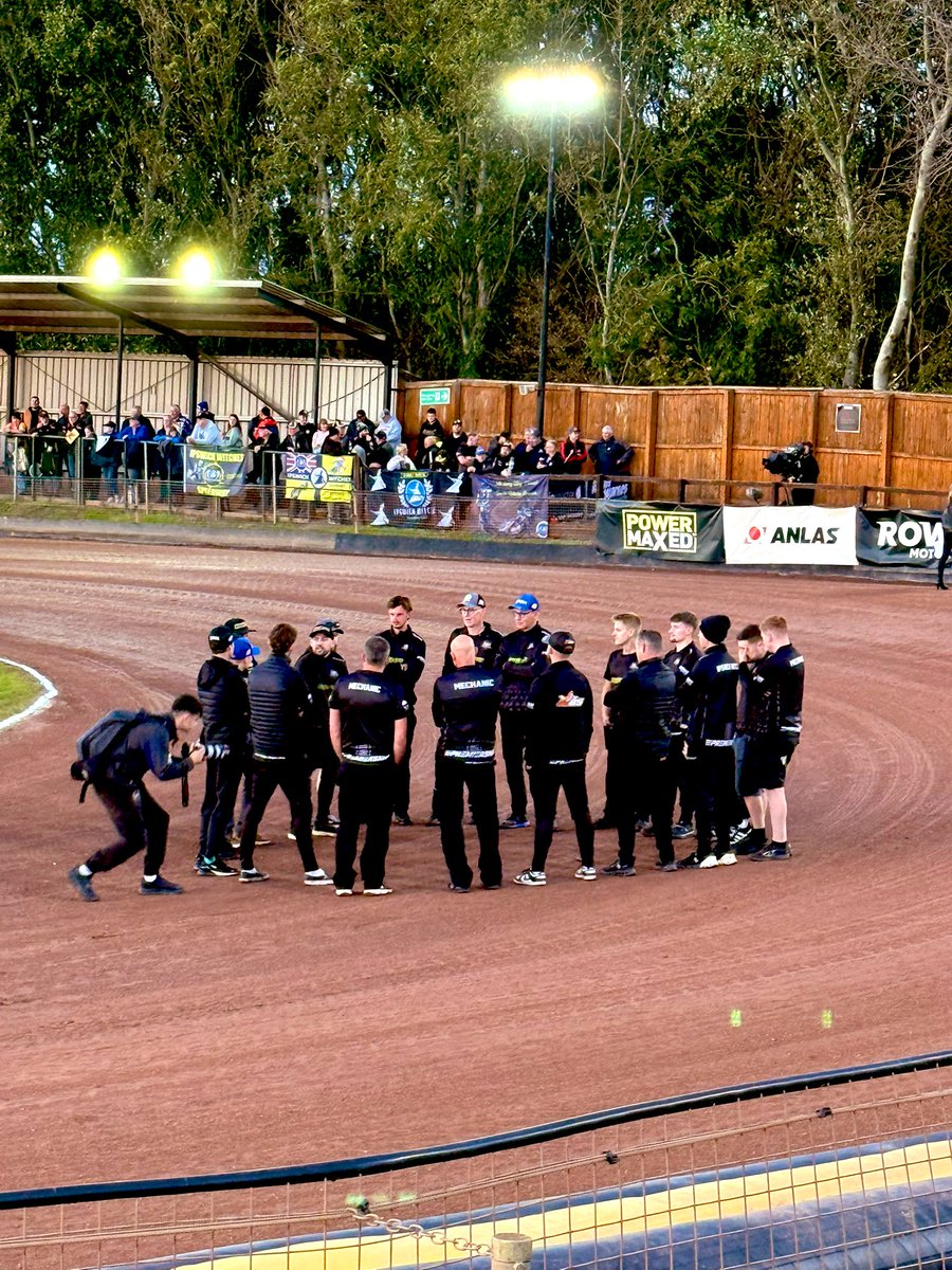 Gavin Elliott tweet media