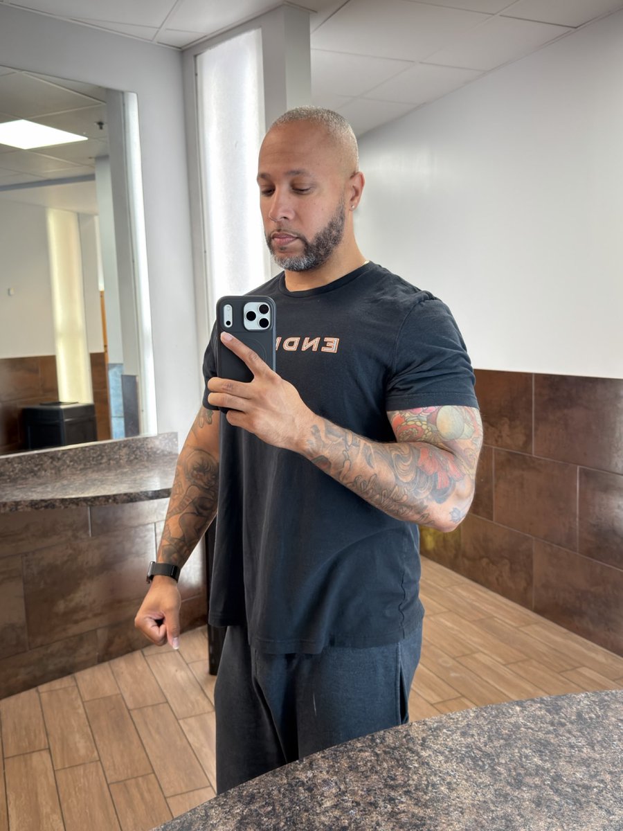 MikeyKicks's tweet photo. Just another Monday!! 
#gymmotivation #GymLife https://t.co/NARnV4qJXu
