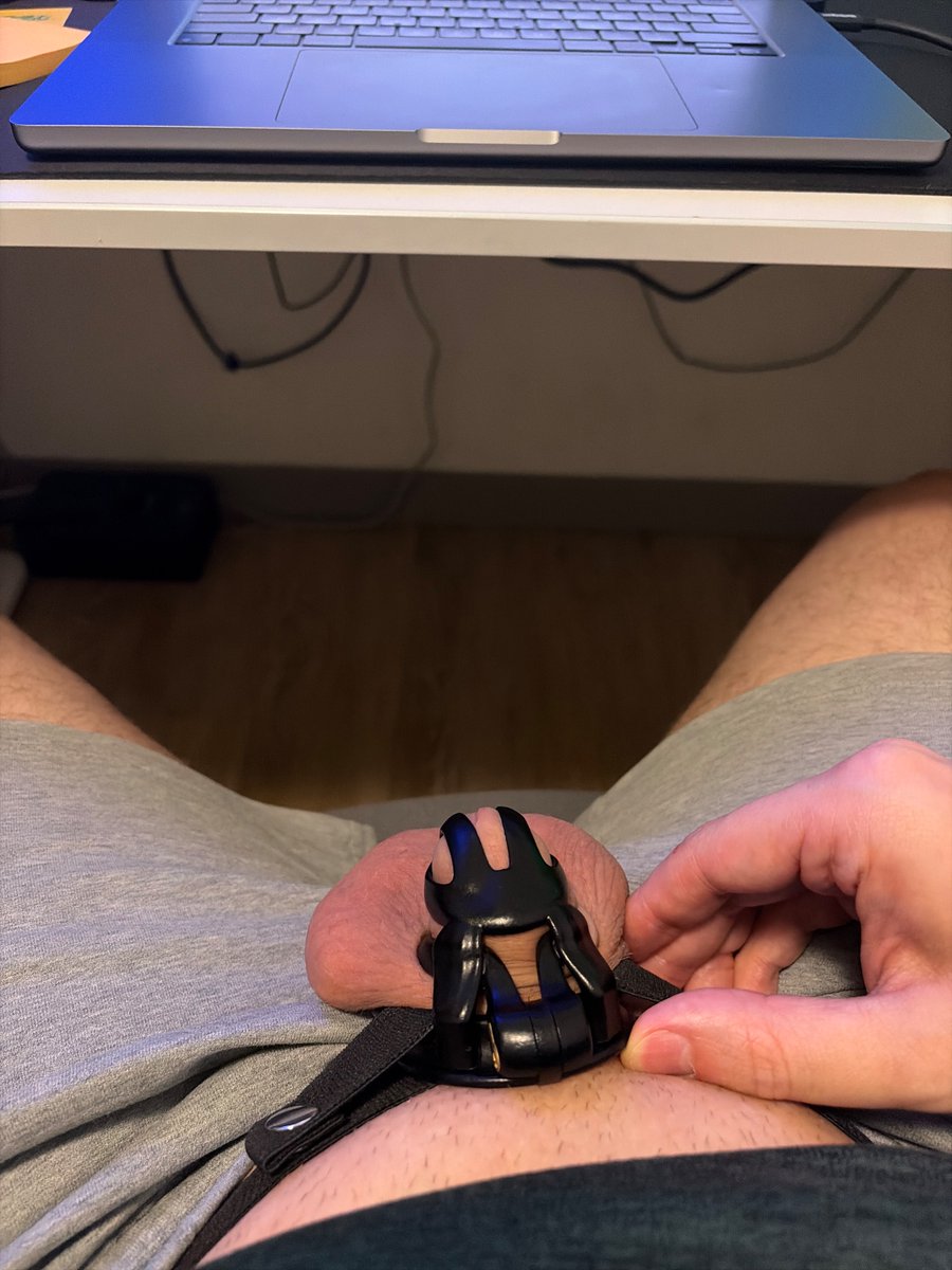 BiSeaSub's tweet photo. @DaresRisky Fresh pic straight from my desk 😏 https://t.co/Cwet3pJ5Ch