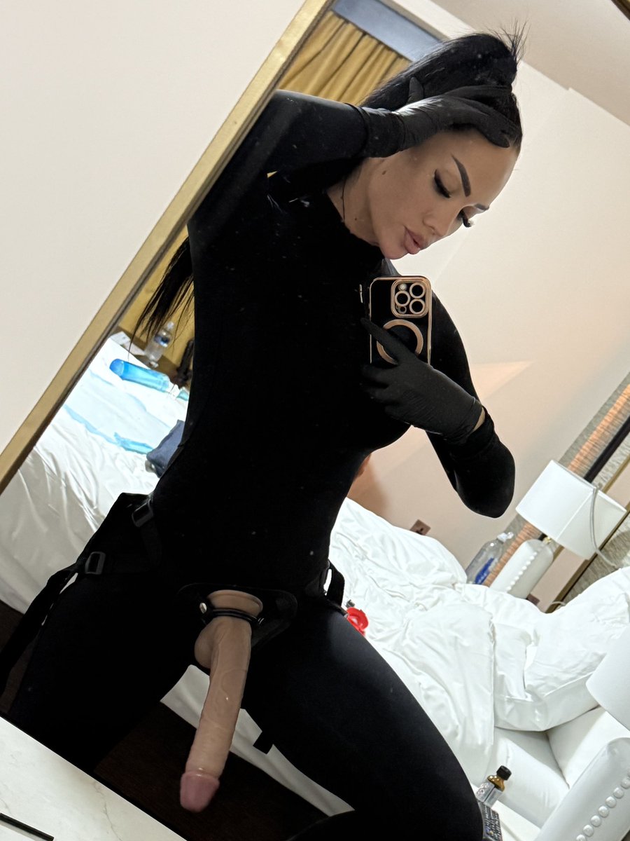 NattashaBlack's tweet photo. Long enough?🔐 https://t.co/mq23TmVgLf