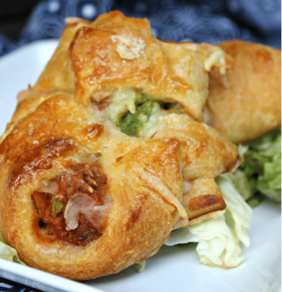 Turkey Meatball Braided Sandwich
RECIPE: thriftyjinxy.com/baked-turkey-m…

A warm, golden braided sandwich filled with turkey meatballs and cheese. Perfect Thanksgiving delight!