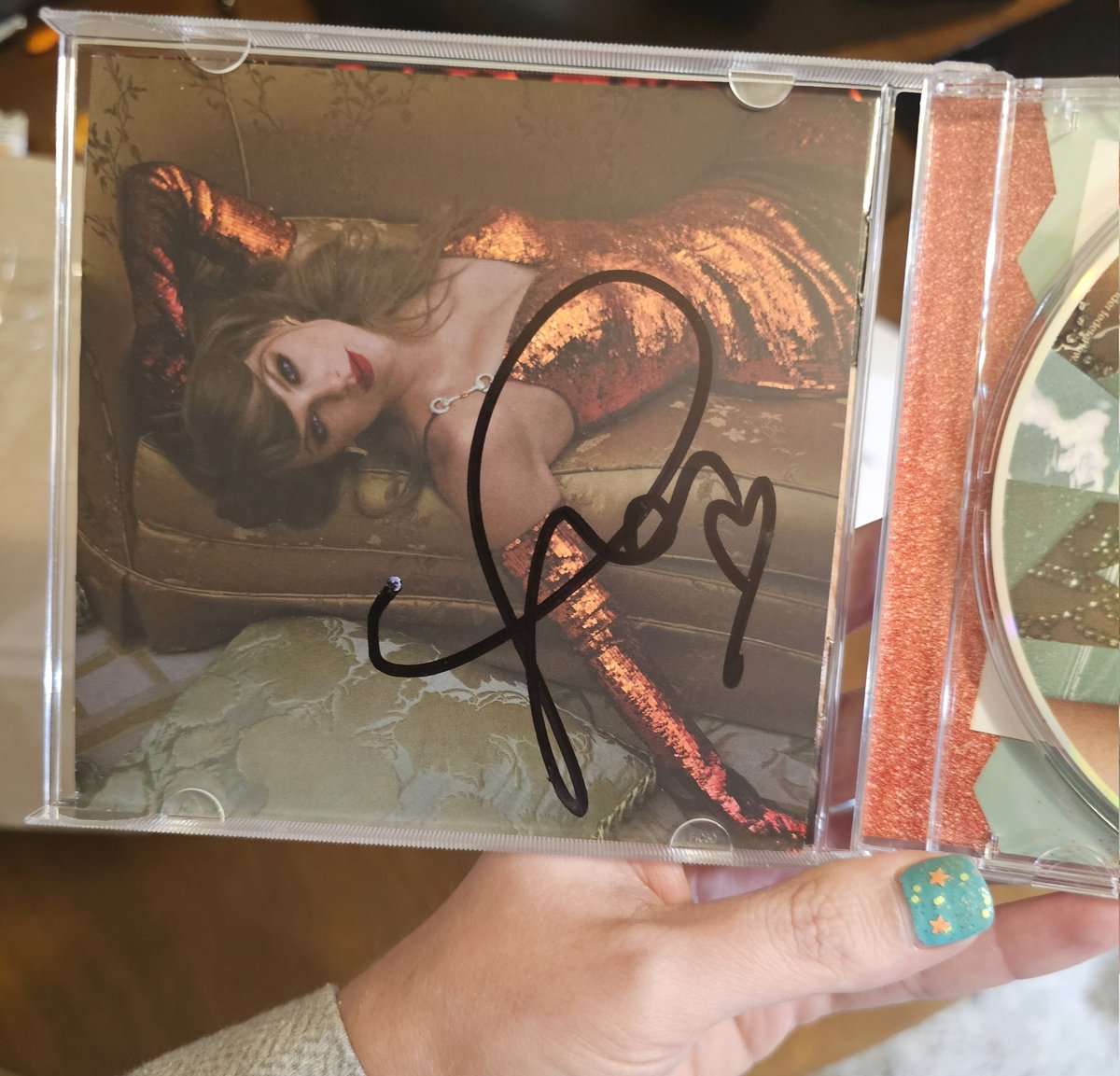 Marked safe <a href="/taylornation13/">Taylor Nation</a> <a href="/taylorswift13/">Taylor Swift</a> #tsthelifeofashowgirl