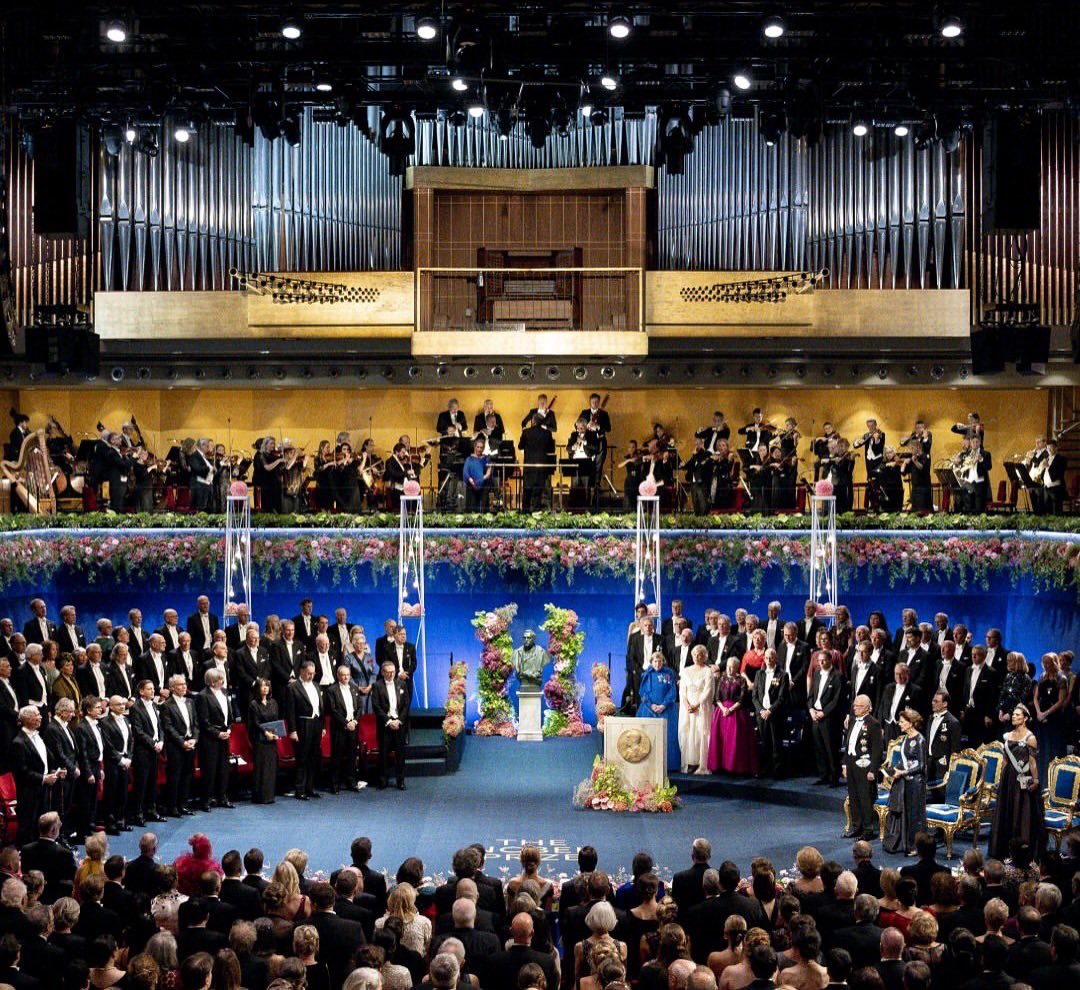 EmbSweTokyo's tweet image. 大阪大学特任教授の坂口志文先生と日本の皆様、2025年ノーベル生理学・医学賞受賞に心よりお祝い申し上げます。

12月に坂口先生御夫妻をストックホルムにお迎えできることを楽しみにしております。

📸: 1 @UOsaka_ja 2, 3 @Sweden