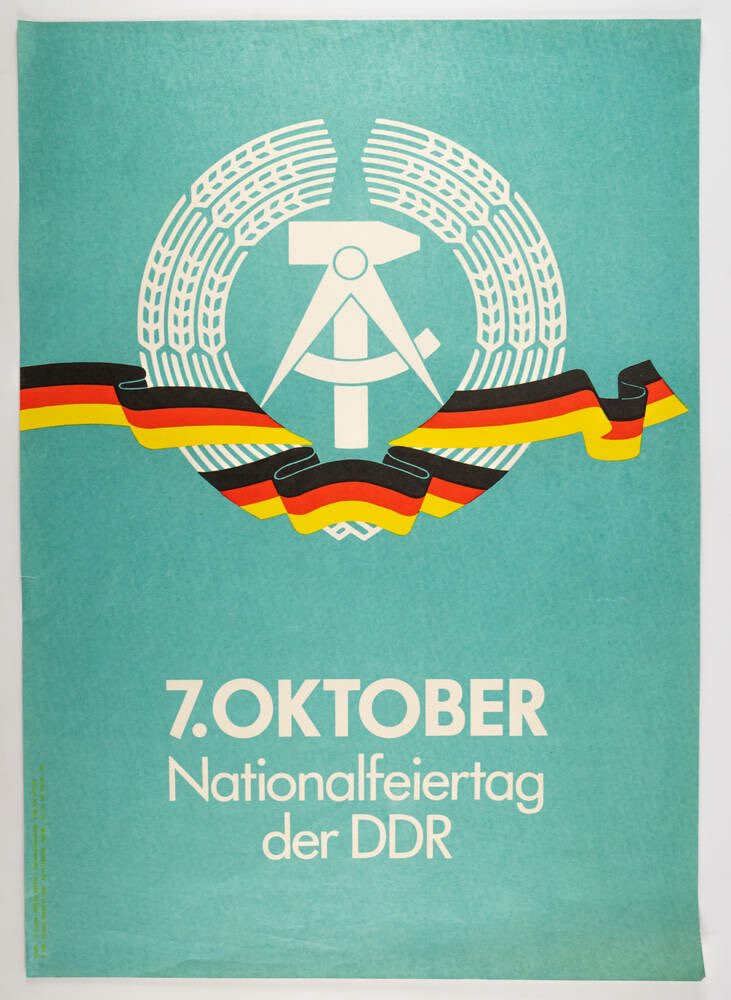 Die Deutsche Demokratische Republik🇩🇪🚩☭ feiert den Tag der Republik und ihren 76. Geburtstag!
Wir, das Zentralkomitee, wünschen allen Genossis einen schönen Nationalfeiertag! Feiert ihn in euren Freundes-, Familien- und/oder Genossi-Kreisen und genießt den Tag! Freundschaft!
