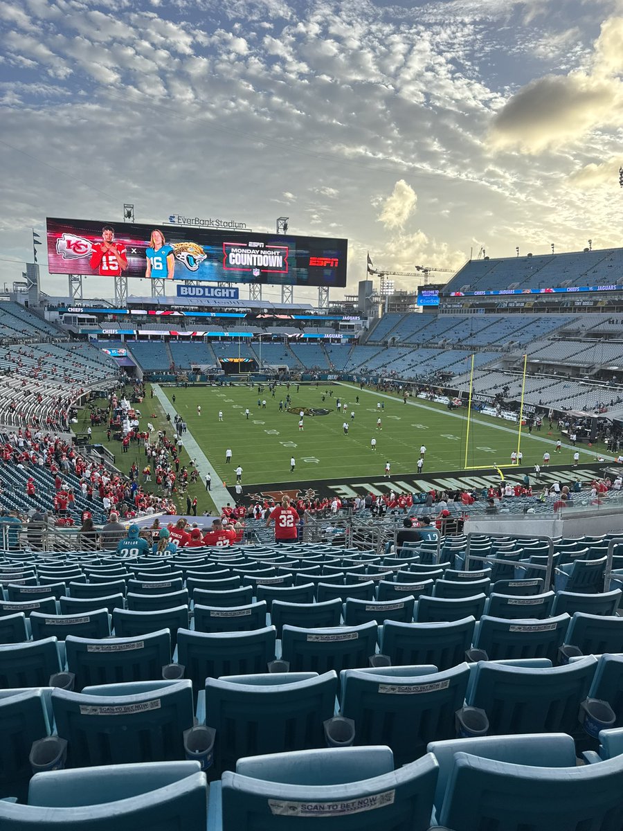 cardsfanman's tweet photo. So we did a thing! Southwest Missouri to Duuuval! @Chiefs https://t.co/ArIqKMkmzq