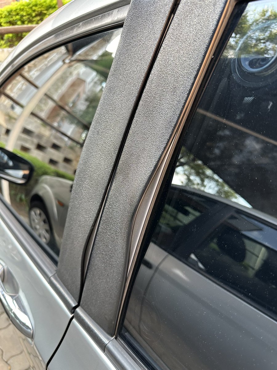 Buhle_Banks's tweet photo. @wendyknowler I had the unfortunate pleasure of witnessing this first hand when i parked next to a beamer and the fire almost got onto my car. I had to unlock my car and drive away as fast as possible https://t.co/4RVcXjVPro