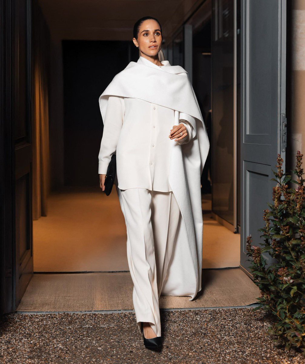 After 2 more days, I see my Queen again. We are so spoilt and grateful for moments like this.