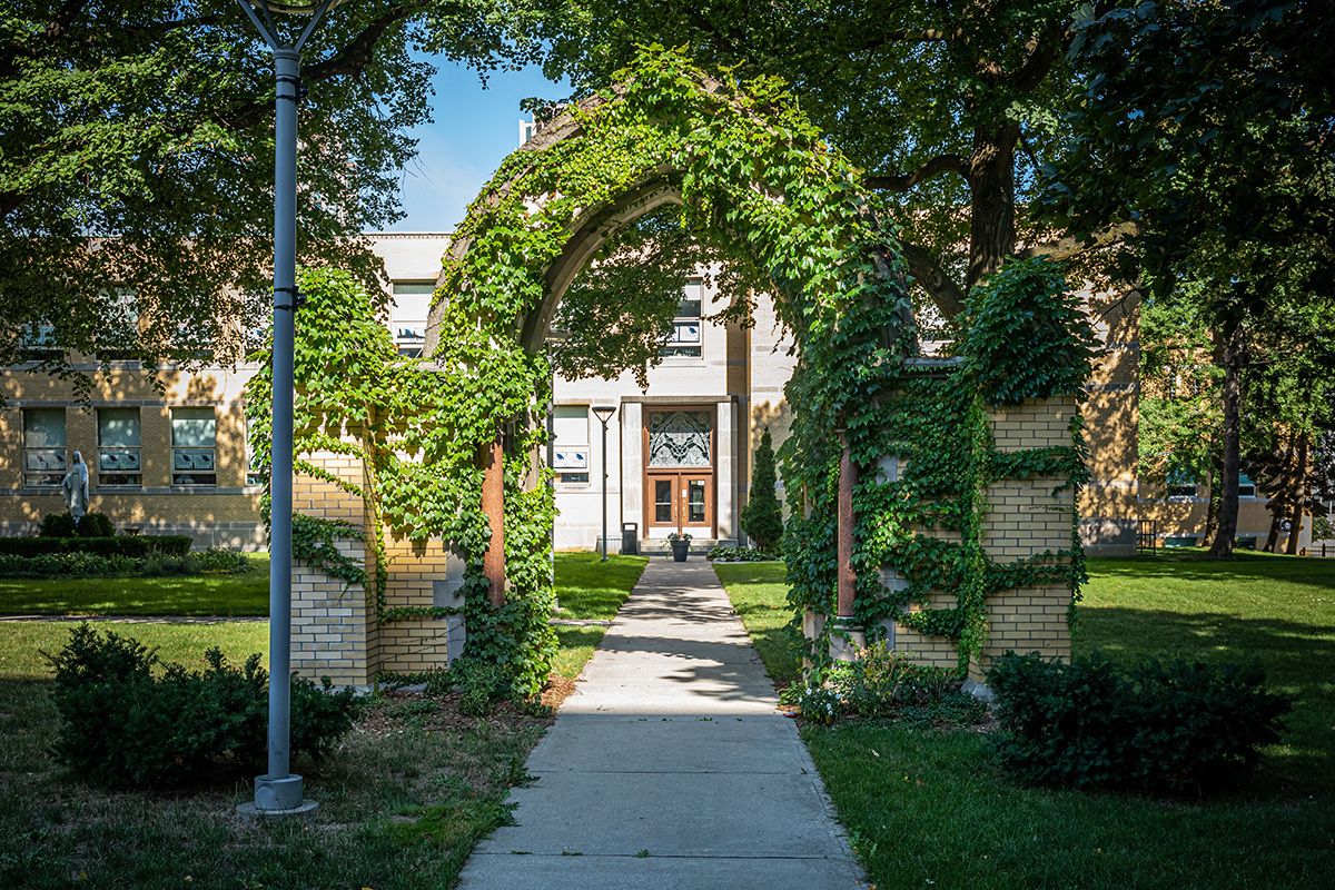 SMCS1852's tweet image. We're hiring teachers!
We're looking to fill two LTO roles in English Core and English/Religion beginning mid-way through this academic year. Learn more and apply:
buff.ly/WxfLnyM 
#teacherjobs