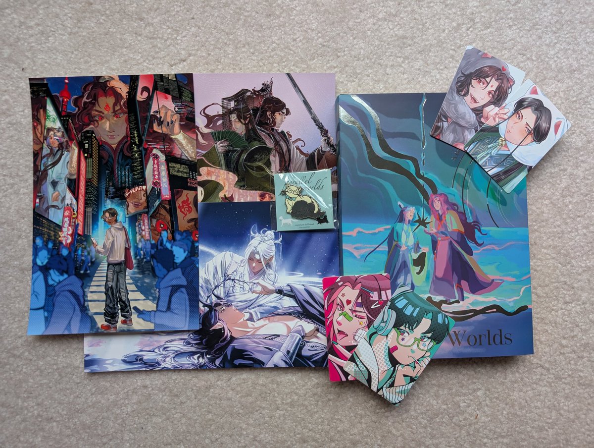 I wasn't paying attention but my zine from <a href="/svssszine/">Parallel Worlds: A BingQiu/BinggeYuan Zine</a> arrived today! I really like the effect on the cover and it's hardcover :D