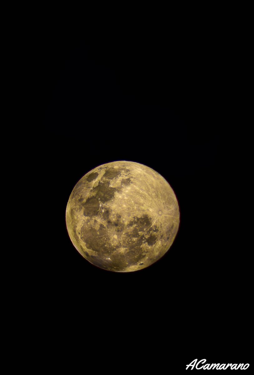 Luna de octubre, desde Montevideo.
#Montevideo