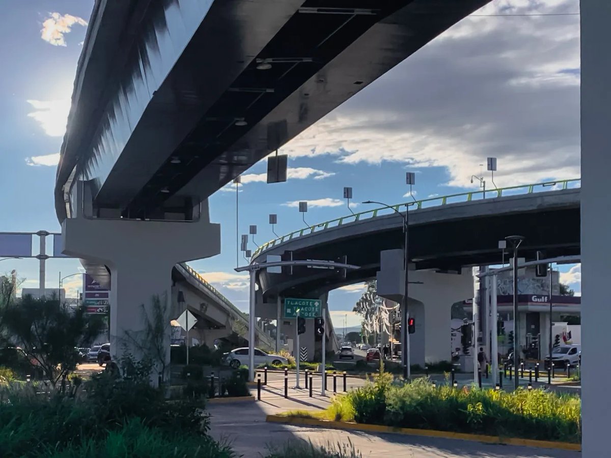 PresenciaUni's tweet image. ➡️  Infringe Norma Oficial Mexicana

La obra Paseo 5 de Febrero incumple con disposiciones de la NOM en cuanto a banquetas, ciclovías, señalización y dispositivos viales | #ObrasPúblicas   

presenciauniversitariauaq.com/?p=75574