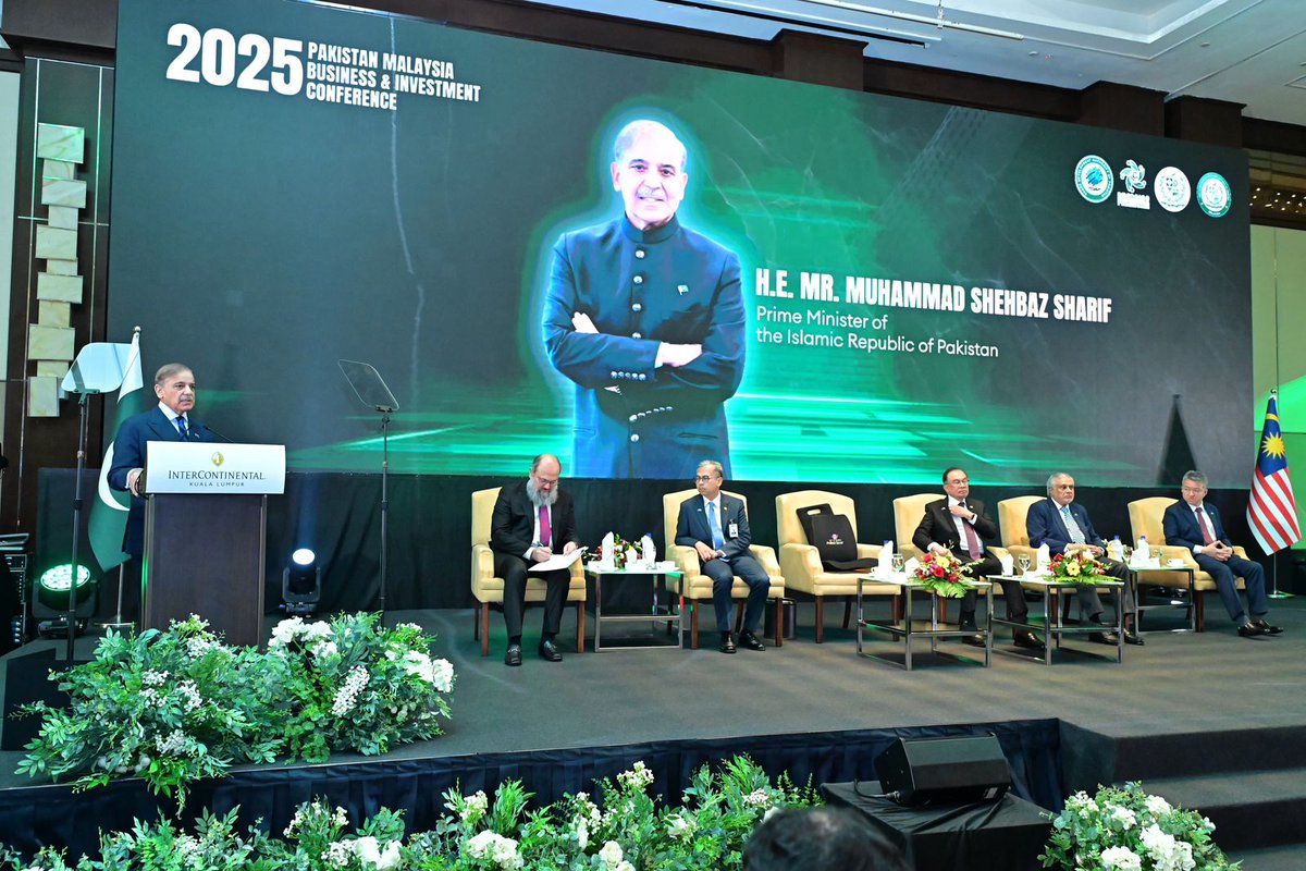 Kuala Lumpur: Prime Minister of Pakistan Muhammad Shehbaz Sharif addresses Pakistan-Malaysia Business and Investment Conference (06 October, 2025).
