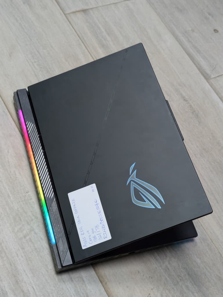 vikesoft's tweet photo. 🇺🇸
2023 ASUS ROG ZEPHYRUS M16
~16" ~ INTEL CORE I9 ~ 13TH GEN ~ 32GB RAM ~ 2TB SSD ~ 8GB DEDICATED NVIDIA RTX 4070 ~ RGB KEYBACKLIT
~~
💰: NOW AVAILABLE ‼️
~~
°
BUY QUALITY GADGETS TODAY
SEND US A MESSAGE FOR PICKUP ✉️ https://t.co/NLIyJrTH48
.
.
#VIKESOFT #GETACCESSORIESNG https://t.co/39hqA0GMs6