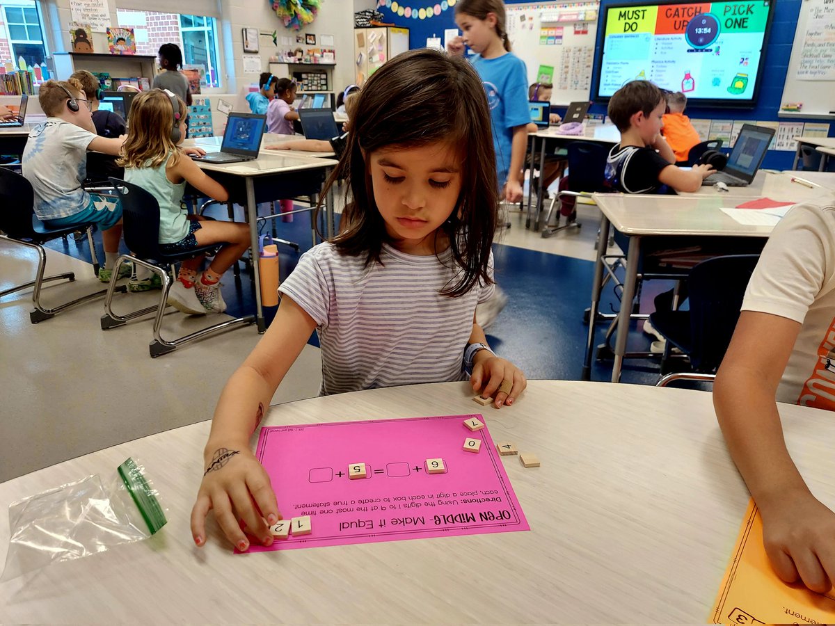 jsaunders2nd's tweet image. We explored Open Middle Tasks during W.I.N. time today! #MrsSaundersScholars #hawksSOARtogether #oneccps @OldHundredES