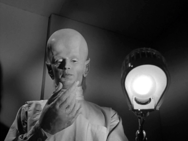 Stephen Miller contemplates sixth finger