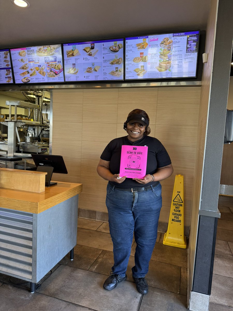 KatiVanhoose's tweet image. @tacobell in Nashville: thank you for supporting @dierksoutlaws1  in the @TMobile  #fn5gl #fn5glcontest !! Let’s go #Arkansas