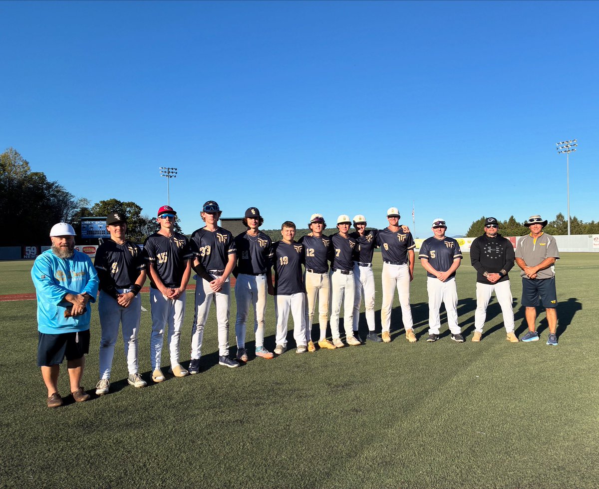 GateTitans's tweet image. Coach John Britt from the Ducks lead the Crows/Titans college prep team vs West Virginia Tech in a doubleheader. 
@carolinaducks @CrowsCarolina 
This past weekend. How many future Ducks are in this picture?