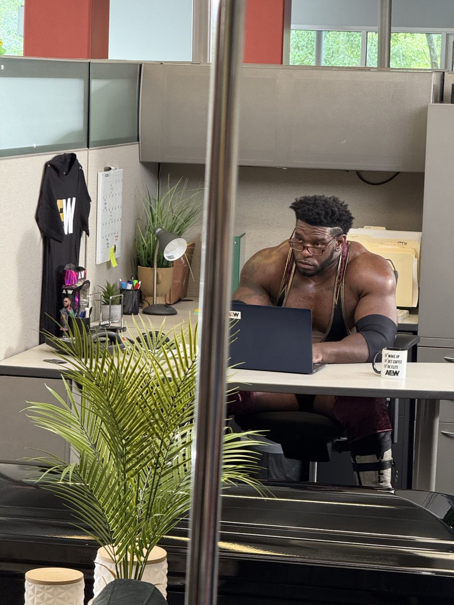 TrueWillieHobbs's tweet image. Just another day at the office #AEWDynamite #AEWCollision