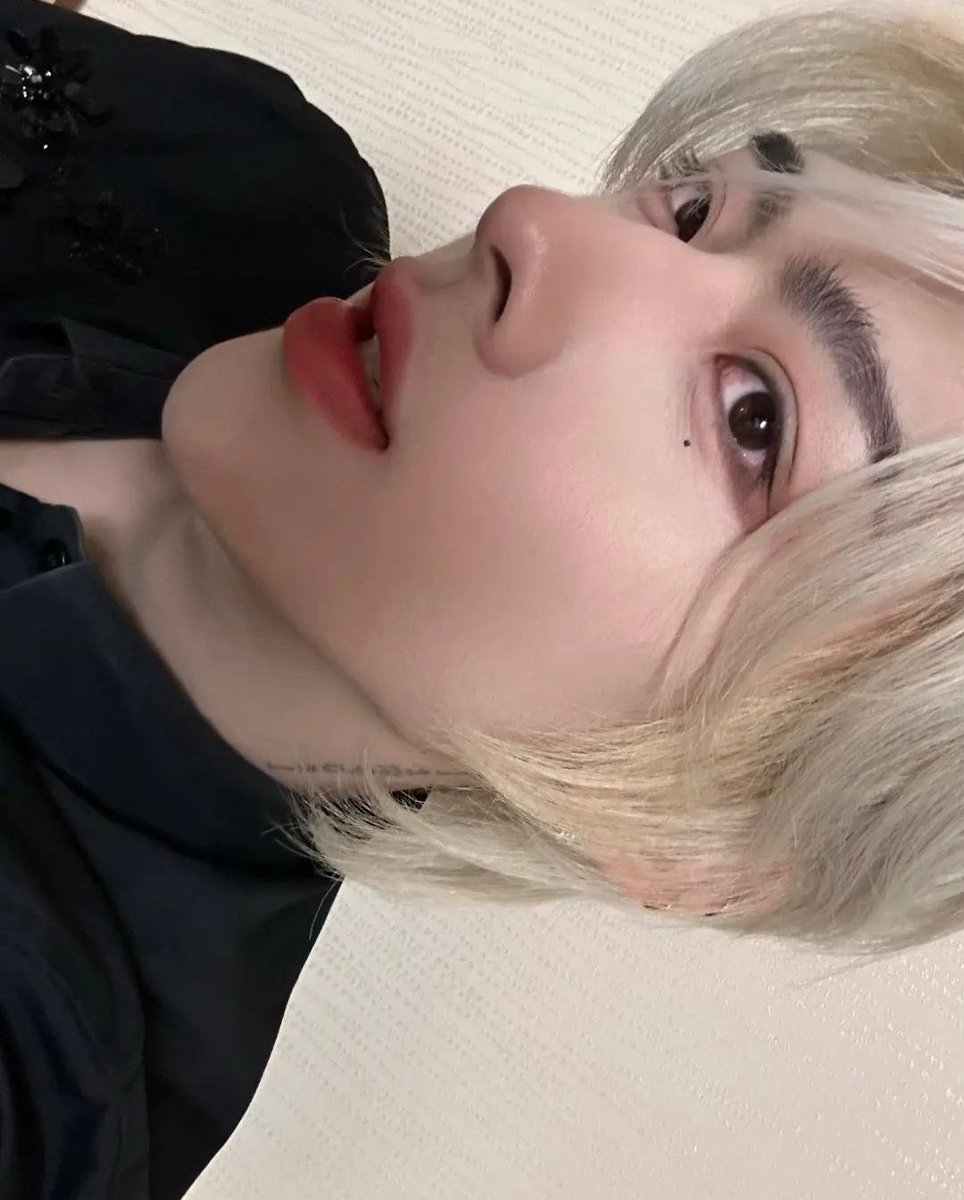like omfg you guys he’s so beautiful :')