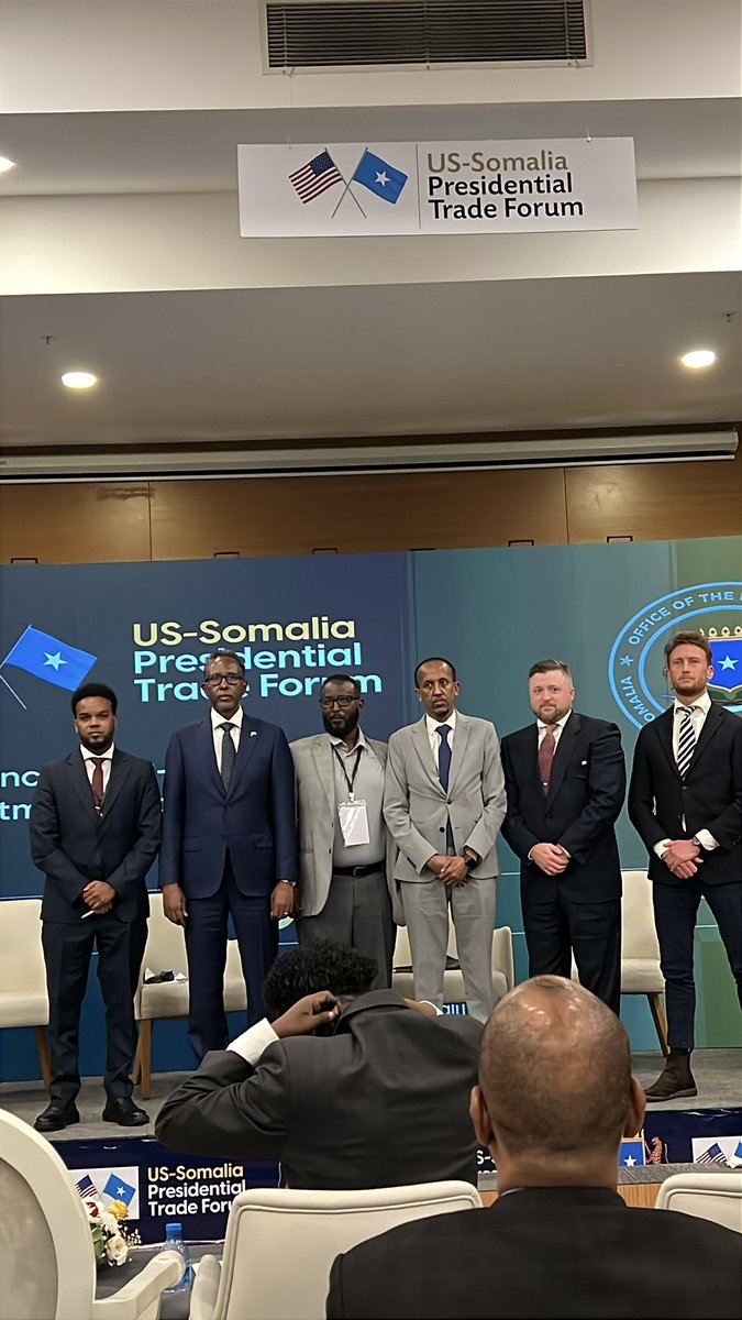 adnaanalm's tweet photo. Waxaan ka qeyb galay labada maalmood ee U.S.–Somalia Presidential Trade Forum ee Muqdisho 🇸🇴🤝🇺🇸.
Shirku wuxuu muujiyay sida iskaashiga cusub ee Soomaaliya iyo Mareykanka uu fursad weyn ugu yahay kobcinta ganacsiga, maalgashiga, iyo horumarinta kaabayaasha dhaqaalaha. https://t.co/c0u86FIZLy