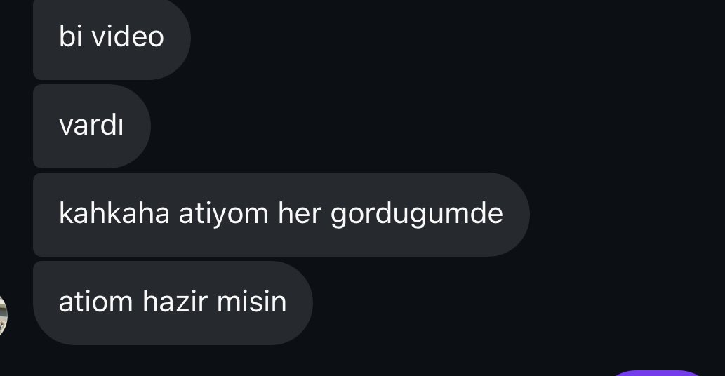 pinnarkeskin's tweet photo. bunu yazinca tum komikligi kaciyo iste
direkt atican videoyu 
buyusu bozulmayacak
her seyin bi adabi var https://t.co/zsxHi7ZXz3