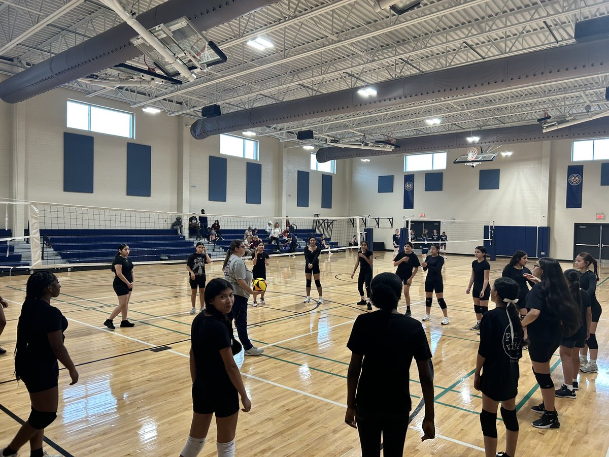 DeanYoder3's tweet image. Tonight, our Pearson girls played their very first volleyball game in the history of our school. They played in front of a packed house and you have to love the excitement when they score. @CobbSchools @PearsonMiddle