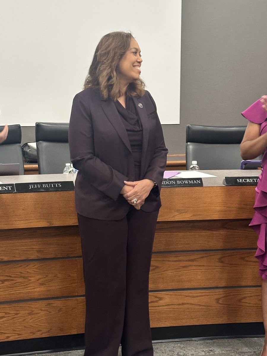 Please help me welcome the 6th Superintendent of the <a href="/WayneTwpSchools/">We Are Wayne</a>.  Congratulations <a href="/SheSuggs/">Dr. Shenia Suggs</a>.  #wearewayne.