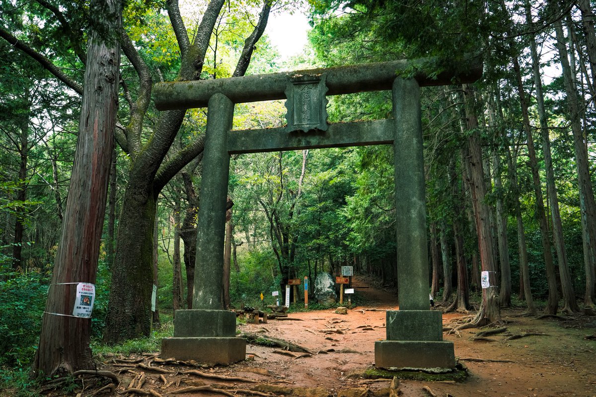 LabriteSky's tweet image. 雨上がりの山道鳥居
#写真好きな人と繋がりたい