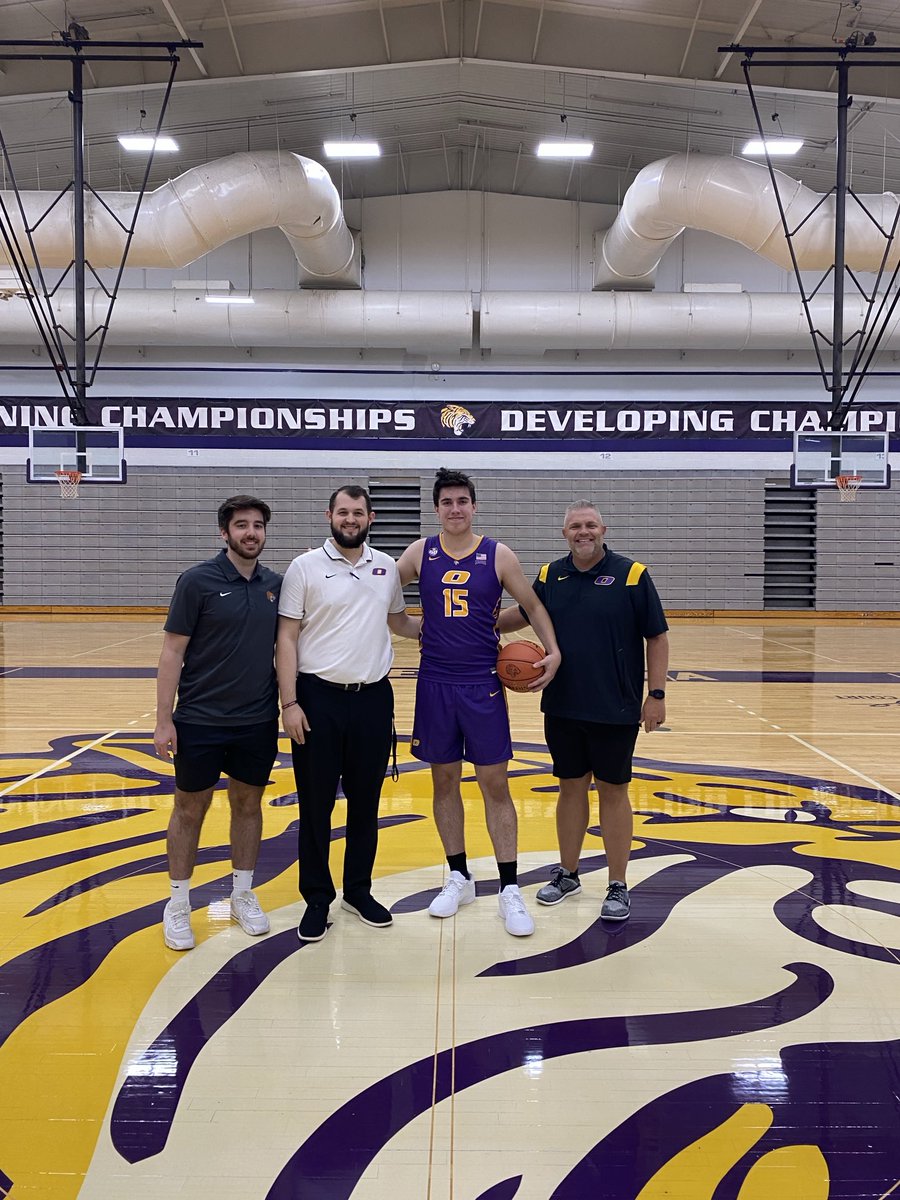 Thank you to the ONU tigers for the official offer!🏀🐅💜 ⁦<a href="/olivetnazarene/">Olivet Nazarene</a>⁩ ⁦<a href="/stpatrickhoops/">Saint Patrick Hoops</a>⁩ ⁦<a href="/GrindFamilyChi/">Grind Family Chicago</a>⁩